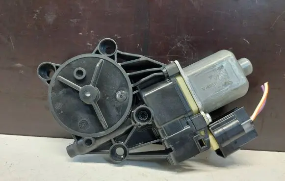 Ford Fiesta Front door window regulator motor 8A6114553A
