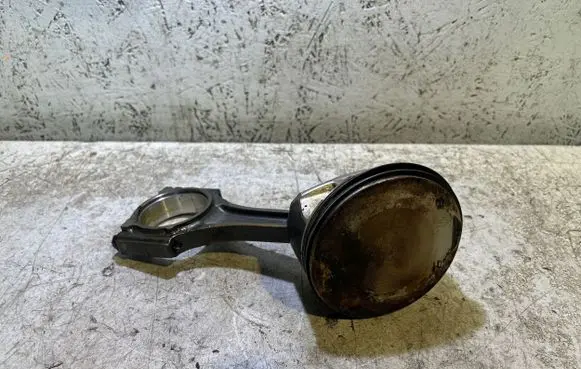 Dodge Challenger Piston with connecting rod