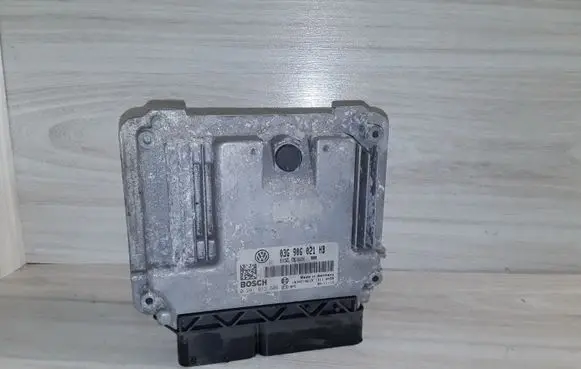 Volkswagen Golf V Engine control unit/module 03G906021HB