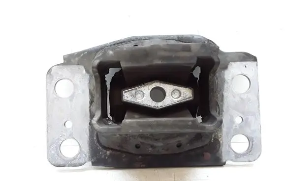 Volvo V70 Engine mount bracket 7G917M121BA 30680699 30680700
