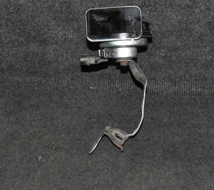 Volkswagen PASSAT B6 Horn signal 3C0951223E