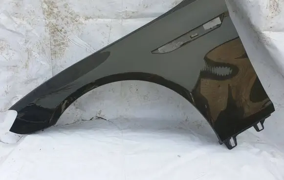 BMW 6 F06 Gran coupe Fender 1046