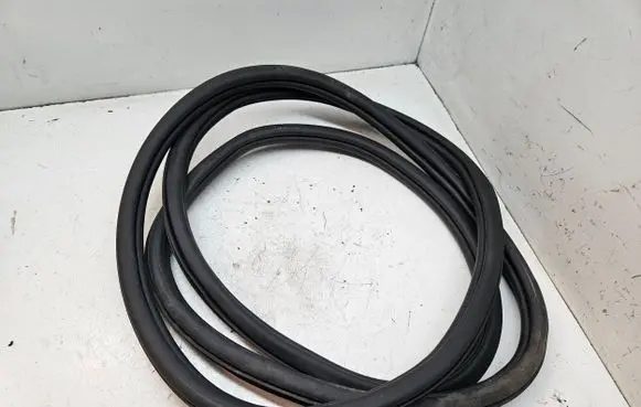 Volkswagen Touran III Trunk rubber seal (body) 