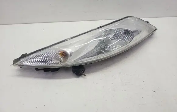 Nissan Juke I F15 Headlight/headlamp