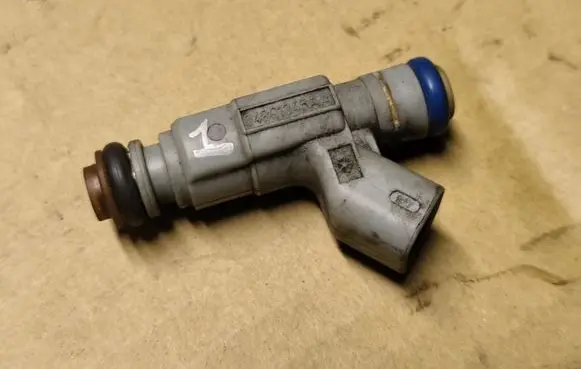 Chrysler PT Cruiser Fuel injector 04891345AA