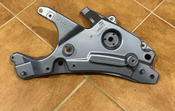 Volvo S90, V90 Fender mounting bracket 31378985