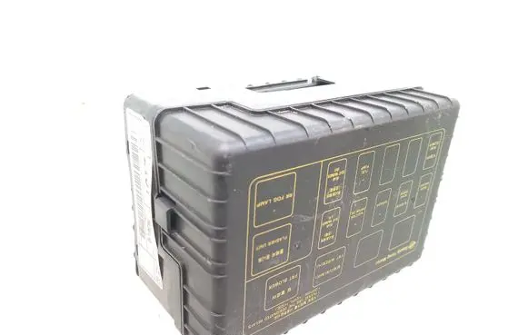 SsangYong Rexton Relay mounting block 8213008M92