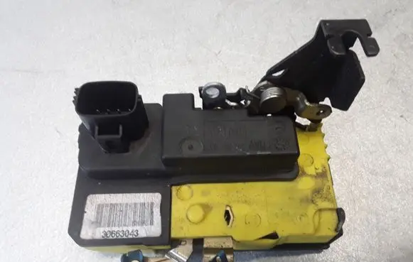 Volvo XC90 Front door lock 30663043