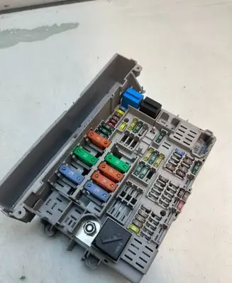 BMW 3 E90 E91 Fuse module 10688710