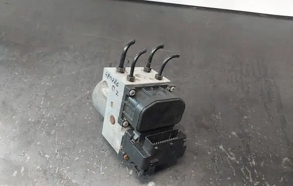 Volkswagen PASSAT B5 ABS Pump 8E0614111 0273004132 0265216411