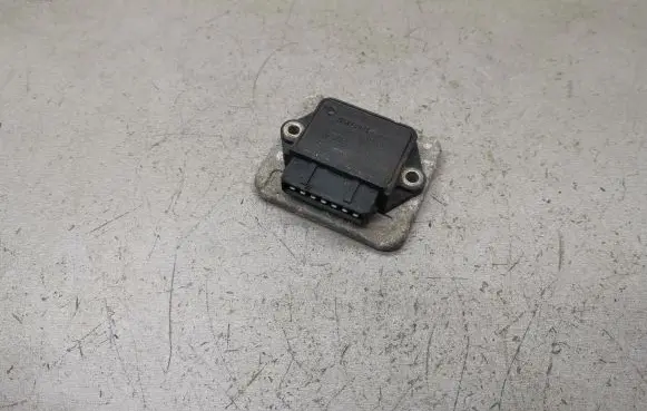 Volkswagen PASSAT B3 Ignition amplifier control unit 191905351B