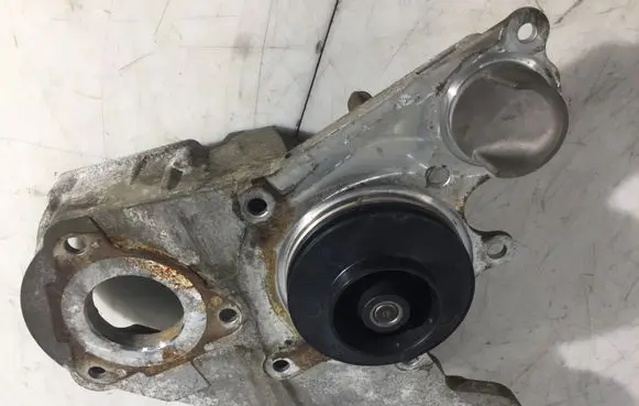 Iveco Daily 35.8 - 9 Water pump 500376360