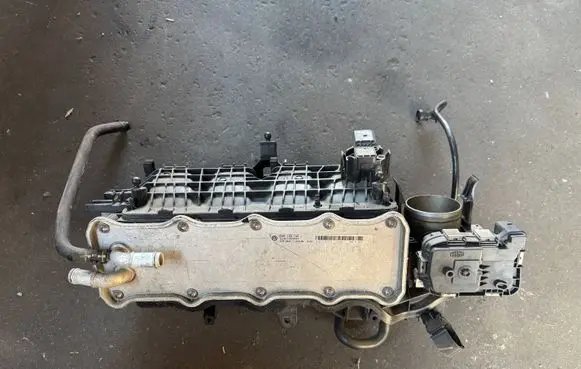 Audi Q3 8U Intake manifold 04E129711J