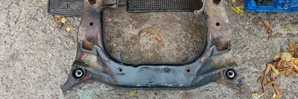 Volkswagen PASSAT B5 Front subframe 132424