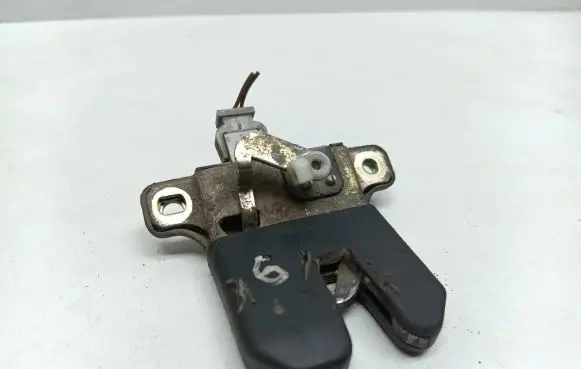 Audi A4 S4 B5 8D Tailgate/trunk/boot lock/catch/latch