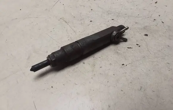 Audi A6 S6 C4 4A Fuel injector 046130201e