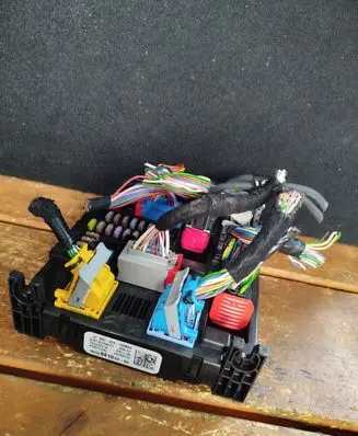 Citroen C4 X Fuse box set 9832881080