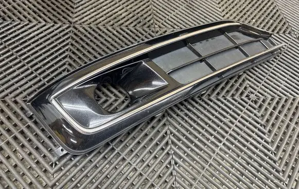 Audi A8 S8 D4 4H Front fog light trim/grill 4H0807680P