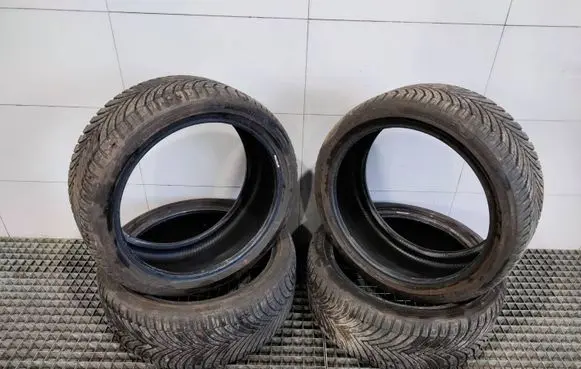 Mercedes-Benz C W205 R18 summer tire 