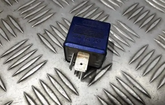 Audi A4 S4 B5 8D Other relay 8a0951253 899587