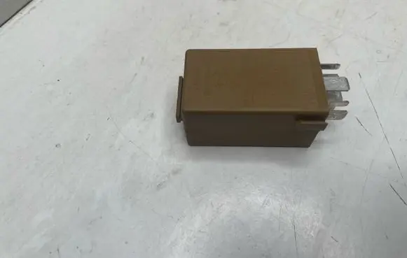 BMW 5 E39 Window control relay 61368384505 V23141B3001X15