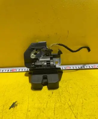 Audi A4 S4 B8 8K Tailgate lock latch 