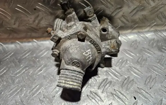 Thermostat/thermostat housing