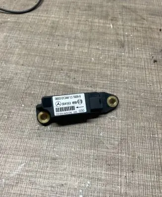 Mercedes-Benz S W220 Airbag deployment crash/impact sensor 2208204426 004163