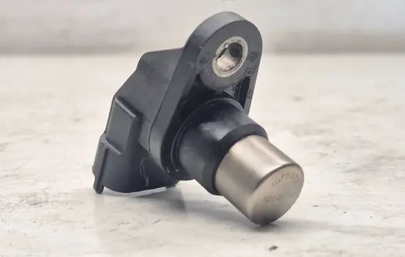 Volvo S60 Camshaft position sensor 8631533 0232