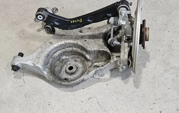 Rear wheel hub spindle/knuckle