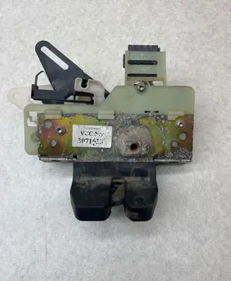 Volvo XC70 Loading door lock 01043346005 3071633
