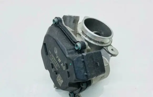 Volkswagen Golf VII Throttle valve 04L128063B