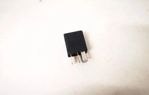 Opel Zafira A Other relay 24432680 702.21