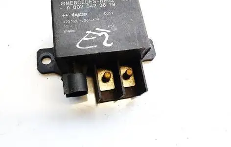 Mercedes-Benz E W211 Glow plug pre-heat relay v23132a2001x14 v23132-a2001-x14