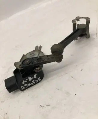 Mercedes-Benz E W213 Air suspension front height level sensor A2139053402