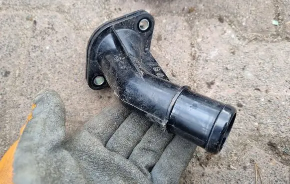 KIA Soul Thermostat housing 25631-2B053