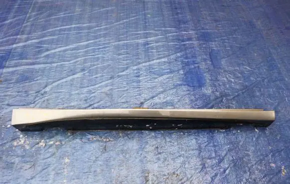 Infiniti Q30 Side skirt rear trim 