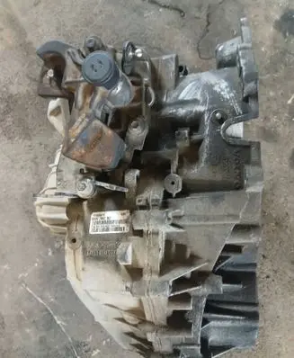 Volvo S60 Manual 5 speed gearbox 666R7002BD
