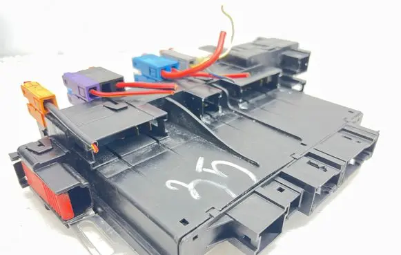 Mercedes-Benz S W220 SAM control unit A0325458332