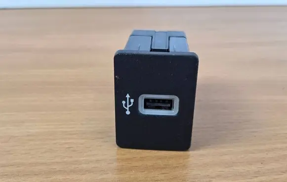 Ford Focus USB socket connector HS7T14F014AD BA1WF 26719151153