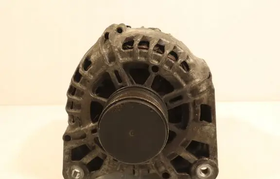 Renault Clio IV Generator/alternator 231007865R