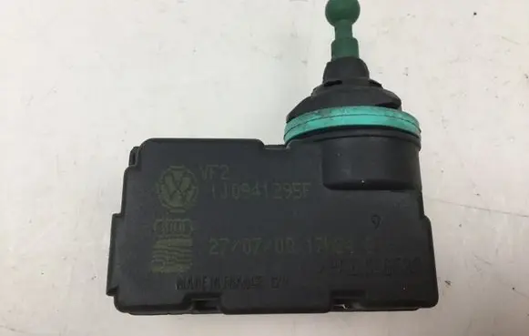 Volkswagen Golf IV Headlight level adjustment motor 1J0941295F