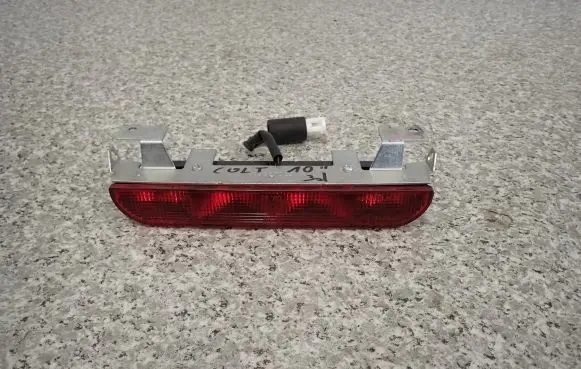 Mitsubishi Colt Third/center stoplight