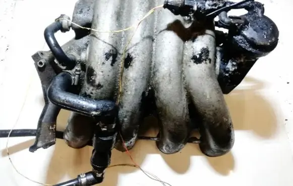 Volkswagen PASSAT B5 Intake manifold 058133213