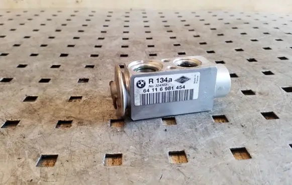 BMW X5 E53 Air conditioning (A/C) expansion valve 64116981454