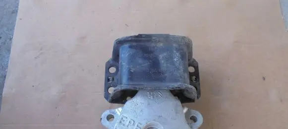 Peugeot 308 Engine mount bracket 9681855180