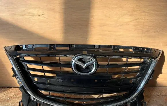 Mazda 3 II Front bumper upper radiator grill BJE150712 T25JS20
