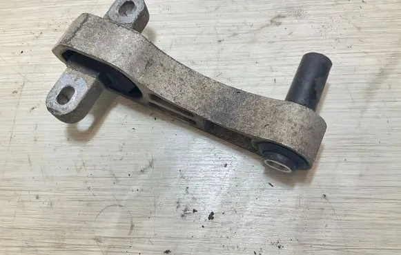Engine mount bracket