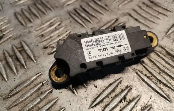 Mercedes-Benz C W203 Airbag deployment crash/impact sensor 0018209126