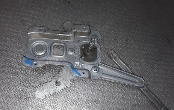 Rear door manual window regulator